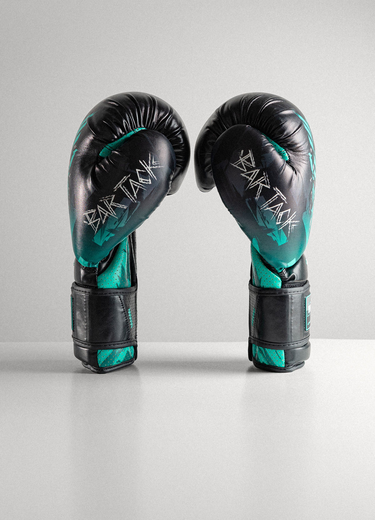 Gants de Boxe Striker™ "ODIN" - Gris/Cyan